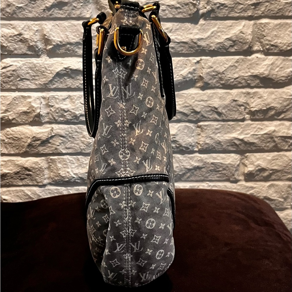 Louis Vuitton
Monogram Idylle Elegie - Picture 8 of 17